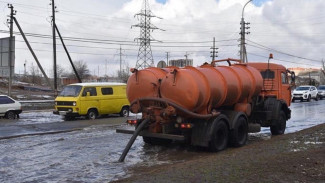 В Астрахани коммунальщики продолжают круглосуточно устранять последствия непогоды