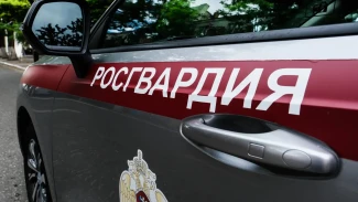 Росгвардейцы оказали помощь астраханцу, получившему солнечный удар