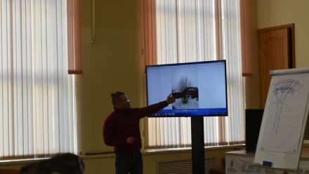 Астраханским коммунальщикам показали, как эффективно опиливать деревья