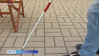 Незрячих и слабовидящих астраханцев учат работать на компьютере и смартфоне с голосовым помощником