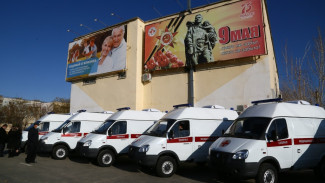 Астраханским больницам передали 11 новых машин скорой помощи