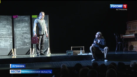 В Астраханском драмтеатре классический текст Мольера проверили на современность