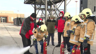 Сергей Смирнов исполнил новогодние мечты 5-х астраханских детей