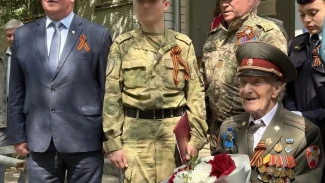Росгвардейцы провели "Парад у дома ветерана" в Астрахани