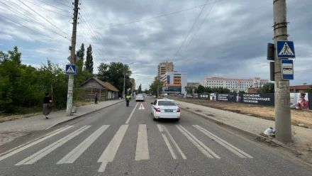 В Астрахани таксист сбил подростка на улице Кирова