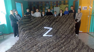 Под Астраханью школьники сплели огромную масксеть на уроках труда