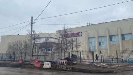 Провал ассенизатора под землю в Астрахани не связан с качеством дороги