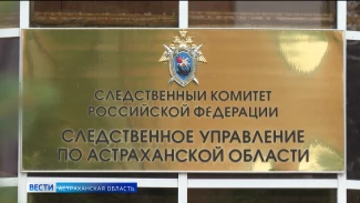 Группа астраханских подростков гуляет по улицам Советского района с пистолетом