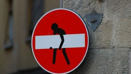 В Астрахани на улице Богдана Хмельницкого убрали самовольное ограждение