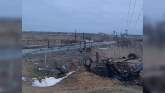 На трассе в Астраханской области погиб водитель в перевернувшемся автомобиле