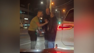 Дорожный конфликт между гандбольным тренером и автоблогером в Астрахани: подробности