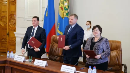 В Астрахани правительство, работодатели и профсоюзы подписали соглашение 