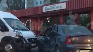 В Астрахани в ДТП на улице Бабаевского пострадала пассажирка маршрутки