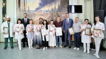 В военном госпитале в Астрахани чествовали медиков