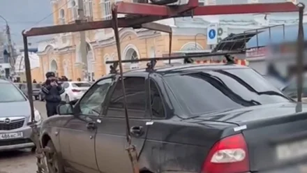 В Астрахани на «Больших Исадах» выявили 35 нарушений и эвакуировали машины
