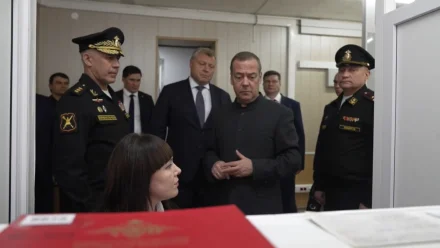 Дмитрий Медведев ознакомился с работой астраханского областного военкомата