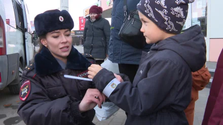 Астраханские полицейские напомнили пешеходам о важности светоотражающих элементов