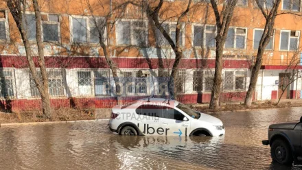 В администрации Астрахани назвали причину разлива воды в микрорайоне Казачий