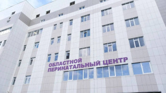 Врачи астраханского перинатального центра спасли роженицу и малыша