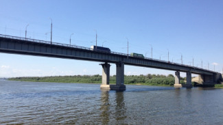 В Астрахани спасли 19-летнюю девушку, которая тонула под Новым мостом