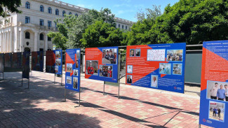 В центре Астрахани открылась фотовыставка «Трудовые династии»