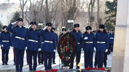 В Астрахани почтили память защитников Отечества