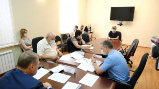 В Биштюбинке строят ФАП, а одну из улиц Астрахани ремонтируют 