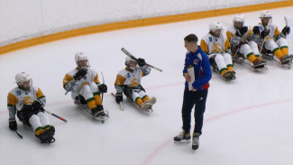 Юные астраханцы занимаются адаптивным хоккеем