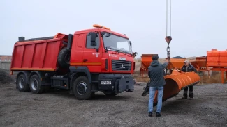 В Астрахани подготовили дорожную спецтехнику к зиме