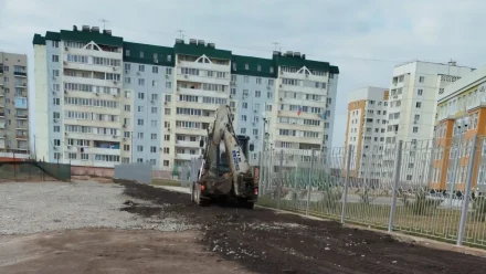 В Трусовском районе Астрахани провели подсыпку дороги, ведущей к школе