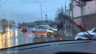 В Астрахани в ДТП пострадал 23-летний пассажир “Лады”