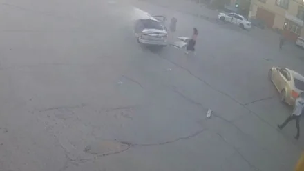 В Астрахани около заправки взорвался автомобиль
