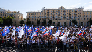 В Астрахани митинг-концерт в поддержку референдумов собрал 10 тысяч человек