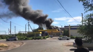 В Астрахани на улице Звёздной произошёл пожар рядом с автозаправкой