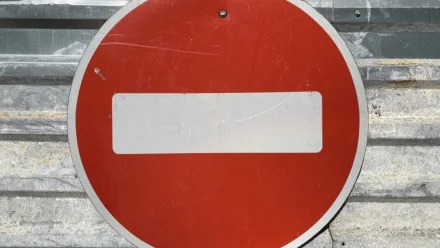 В Астрахани будут временно ограничены движение, остановка и стоянка автомобилей по улице Володарского
