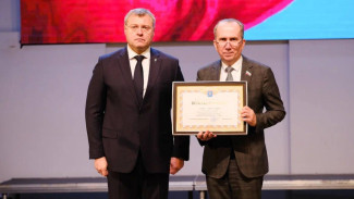 Астраханцы получили награды за вклад в присвоение звания “Город трудовой доблести”