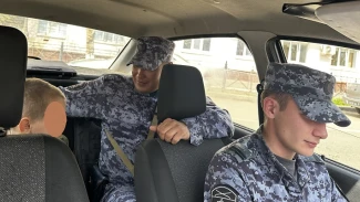 В Астрахани росгвардейцы разыскали потерявшегося мальчика