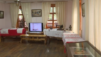 В Астрахани работает выставка предметов быта и декоративно-прикладного искусства