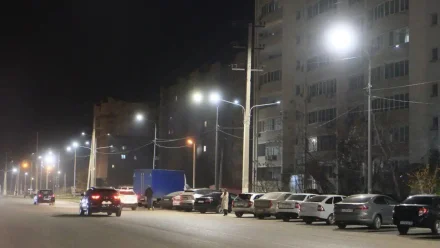 На улицах Астрахани продолжается обустройство наружного освещения