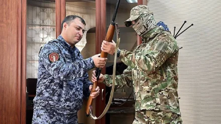 Астраханцы передали ещё 25 ружей для нужд СВО