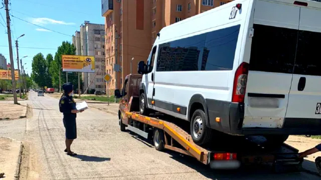 В Астрахани приставы за долги арестовали маршрутку № 30