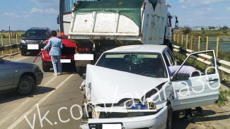 В Астраханской области водитель столкнулся с автобусом и иномаркой