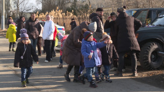 Воспитанникам астраханского соццентра провели выставку спорткаров