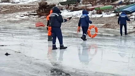 В Астрахани спасатели предотвратили две возможные трагедии на льду
