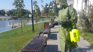 В Астрахани проводят дезинфекцию общественных мест от коронавируса