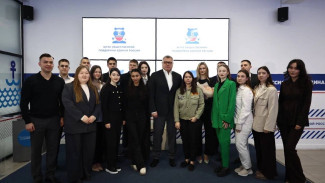 Игорь Бабушкин поздравил астраханских студентов с праздником