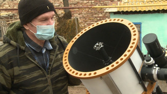 Житель астраханского села собрал из подручных материалов телескоп