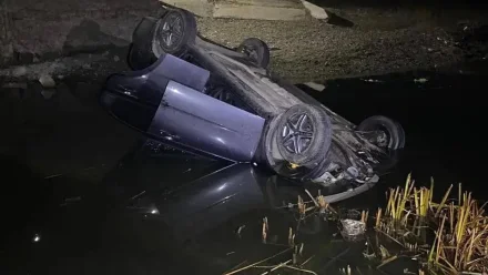 В Астраханской области автомобиль вылетел с моста