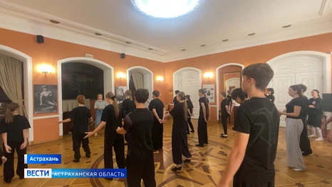Астраханские студенты-актеры приняли участие в мастер-классе от преподавателя Школы-студии МХАТ