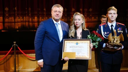 Игорь Бабушкин наградил лучших учителей и воспитателей Астраханской области